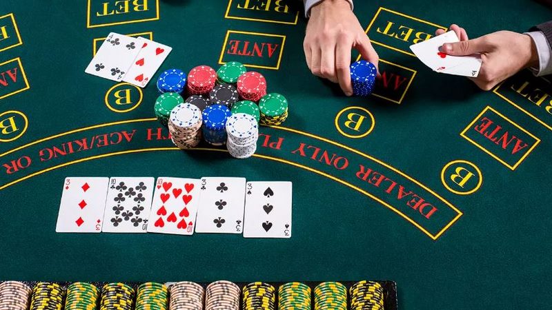 Poker - Luật chơi chi tiết A - Z dành cho tân binh Mỗi ván Poker diễn ra 4 vòng cược lần lượt
